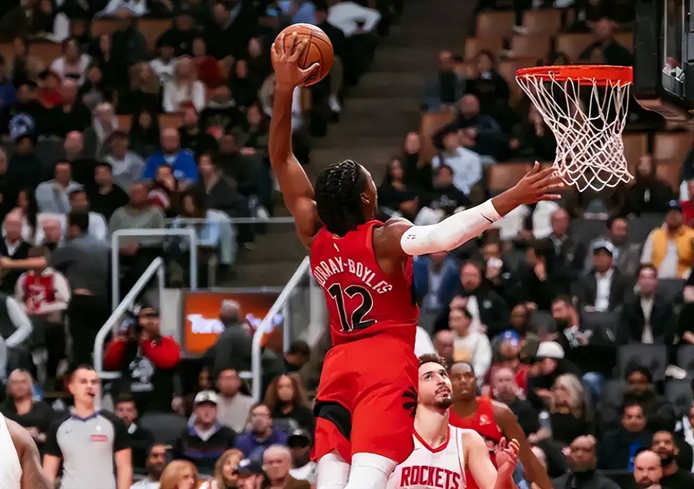 火箭力克猛龙，米切尔点燃赛场